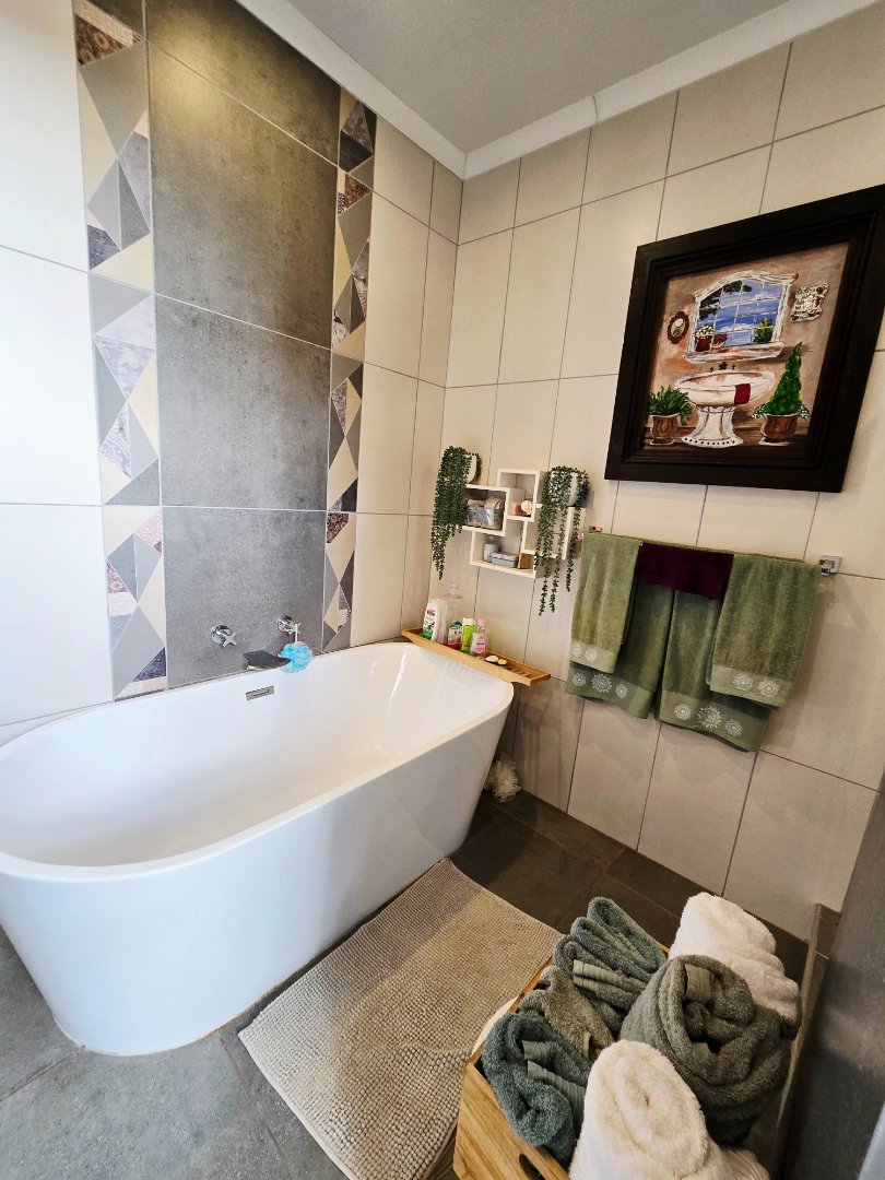 4 Bedroom Property for Sale in Flamwood North West